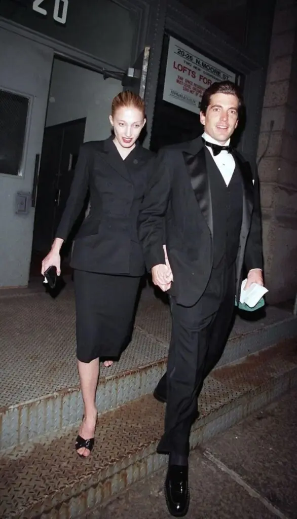 Carolyn Bessette-Kennedy 90s style calvin klein over dress